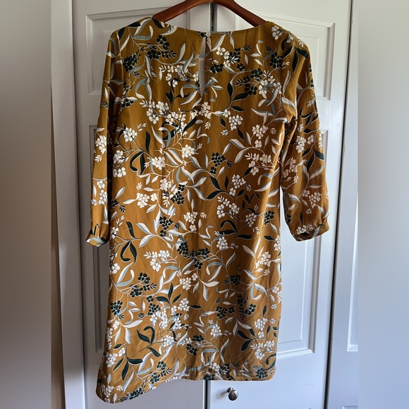 Amour Vert 100% silk dress size medium mustard gold mini shift floral design sm - Picture 2 of 2
